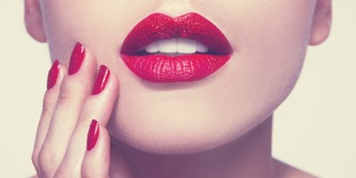 Warna Lipstik untuk Bibir Tebal adalah merah